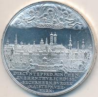 NSZK 1986. "1624 - Bayerischer Schautaler" ezüst replika eredeti tokban és tanúsítvánnyal (11.2g/0.500/30.1mm) T:PP GFR 1986. "1624 - Bayerischer Schautaler" silver replica in box with certificate (11.2g/0.500/30.1mm) C:PP