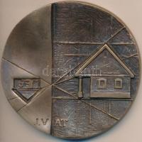 Asszonyi Tamás (1942-) 1987. "Megnyílt Szigetbecsén az André Kertész Emlékház" Br emlékpla...