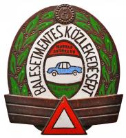 ~1970-1980. &quot;Magyar Autoklub - 5 év - Balesetmentes közlekedésért&quot; zománcozott jelvény (75x69mm) T:2,2- csavarok letörtek