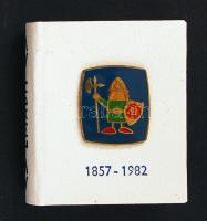 Az Első Magyar Általános Biztosító Társaság megalakulásának 125. évfordulója. Miskolc, 1983. Minikönyv, 34. sorszámozott kiadás, kiadói műbőr kötés, kis zománcképpel, fotókkal illusztrált, jó állapotban.