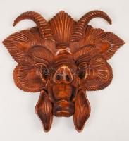 Jankovics Zsolt (1960-): Falra akasztható busó maszk, faragott hárs fa, pácolt, jelzett, 29×27 cm