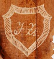 Jankovics Zsolt (1960-): Falra akasztható busó maszk, faragott hárs fa, pácolt, jelzett, 31×33 cm