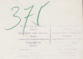 1940 Tempo: Vízi tornagyakorlat, pecséttel jelzett, hátoldalon feliratozva, 22x16 cm