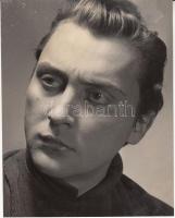 cca 1950 Kárpáti Zoltán színész portréja, a kép felületén törésnyomok, kisebb folt, 25x20 cm