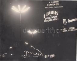 cca 1960 Szocreál neonreklámok a budapesti éjszakában, 20x25 cm