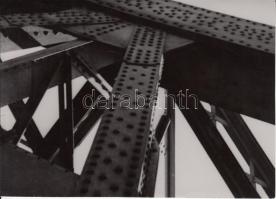 cca 1940 Reich Péter Cornel: Újpesti híd részlete, pecséttel jelzett vintage fotóművészeti alkotás, 13x18 cm