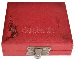 ~1970. "Kiváló pénzügyi dolgozó" zománcozott kitüntetés miniatűrrel tokban T:2