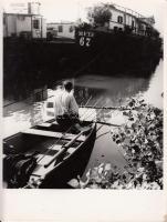 cca 1935-1940 Reich Péter Cornel: Pecás az újpesti híd alatt, pecséttel jelzett vintage fotóművészeti alkotás, 24x18 cm