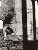 cca 1970-1980 Csalogatón, finoman erotikus fénykép,  23x18 cm / 
cca 1970-1980 Erotic photo, 23x18 c...