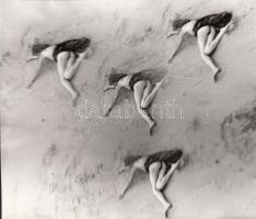 cca 1970-1980 Homokhegyre fel! Finoman erotikus fénykép,  21x18 cm / 
cca 1970-1980 Erotic photo, 21...