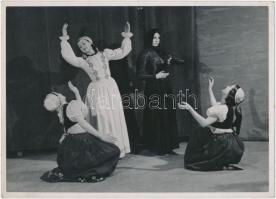 1938 Merényi Lea és Szentpál Olga tánccsoportjának tagjai, a Szentpál iskola archívumából, 12x17 cm