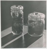 cca 1935 Unghváry Iván (1909-1992): Befőttes üvegek, jelzetlen vintage fotóművészeti alkotás a szerző hagyatékából, 15x14,5 cm