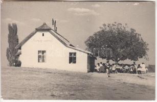 cca 1950 Pákozd, Szúnyog csárda a Velencei-tó partján, 9x14 cm