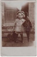 cca 1910 Novák Emil világgá megy…, fotólap, 14x9 cm