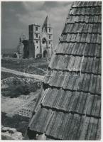 cca 1958 Vadas Ernő (1899-1962): Zsámbék, pecséttel jelzett vintage fotó, 18x13 cm