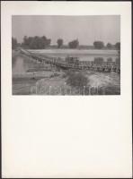 cca 1950-1960 Nagyhalászi komphíd a Tiszán, képméret 10,5x14,5 cm, papírméret 24x18 cm