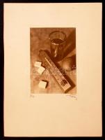 1933 Thöresz Dezső(1902-1963): 30 fok árnyékban, aláírt, feliratozott, vintage csendélet, fotóméret 15x11 cm, karton 31x23 cm