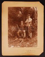 1926 Wokaun (Bicske): Bicskei vadászok a napi zsákmánnyal, képméret 24x17 cm, karton (hiányos és sérült) 31x25 cm