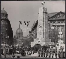cca 1955 Bartal Ferenc: Szovjet hősi emlékmű avatása, pecséttel jelzett sajtófotó, 13x11 cm
