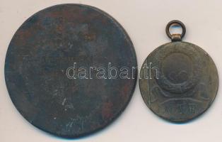 Berán Lajos (1882-1943) / Scheid. G.A. (Ezüstárú és Éremgyár) DN "M.T.E." Br díjérem (30mm) + 1951. "A V.H. Sakkcsapat Házi Bajnoksága" fém díjérem (50mm) T:2,2-