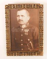 cca 1915-1920 Százados karddal, keretezett kép, 6x9 cm