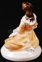 Kisasszony virágcsokorral, kézzel festett, jelzett, hibátlan, m:13 cm