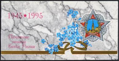 Oroszország 1995. 1R-100R "A második világháborús győzelem 50. évfordulójára 1945-1995" 6xklf db-ból álló forgalmi szett + "Szentpétervári verde" emlékérem díszkiadásban T:1 Russia 1995. 1 Rouble - 100 Roubles "50th Anniversary of Victory WWII 1945-1995" 6xdiff pcs in coin set + "Mint of Saint Petersburg" commemorative medallion in souvenir packing C:UNC