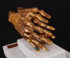 AF jelzéssel: Kezek, MRE Vándorgyűlés Esztergom Dorog, bronz, márvány talapzaton, m: 11 cm, h: 16 cm