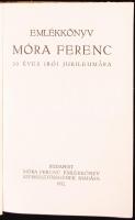 Emlékkönyv Móra Ferenc 30 éves irói jubileumára. Bp., 1932, Móra Ferenc Emlékkönyv Szerkesztősége. Fűzve, kiadói borítékban. Csapó Sámuel szociáldemokrata politikus tulajdonosi névbejegyzésével