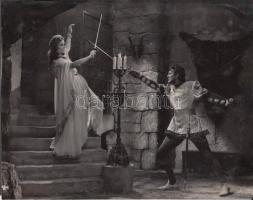 cca 1938-1948 Karády Katalin Szakács Zoltánnal és Perényi Lászlóval közös filmjelenetekben, 2 db filmfotó, 21x27 cm