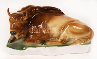 Zsolnay fekvő bölény, kézzel festett, jelzett, hibátlan, m:11 cm, h:20 cm