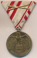 Ausztria 1932. "Háborús Emlékérem 1914-1918" Br kitüntetés mellszalagon kardokkal Szign.: Grienauer T:2- Austria 1932. "Great War Commemorative Medal 1914-1918" Br medallion on ribbon with swords. Sign: Grienauer C:VF