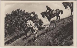 Lovaskatonák, Képzőművészeti Alap kiadása / Hungarian cavalry