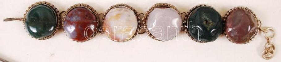 Cipősdoboznyi bolha tétel, 2 db fényképezőgép, működő és hibás karórák, jelvények, fémpénzek, bizsuk...