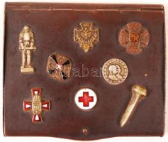 Fém cigarettatárca kitüntetések miniatűrjeivel díszítve / Cigarette box with medal's miniatures
