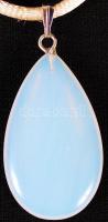 Szintetikus cseppkő alakú medál kapcsos selyemzsinóron