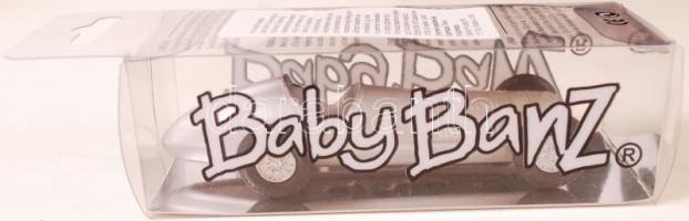 A Győri Játékgyár Märklin márkájú Mercedes versenyautó modellje, 12x4 cm