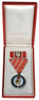 1954. "Munka Érdemérem" kitüntetés mellszalagon, szalagsávval és miniatűrrel adományozói tokban T:2 NMK 606