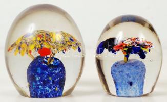 2 db üveggömb benne színes üvegvirággal, hibátlan, m: 6,5 és 7,5 cm