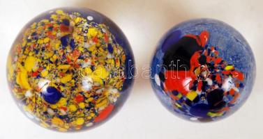 2 db üveggömb benne színes üvegvirággal, hibátlan, m: 6,5 és 7,5 cm