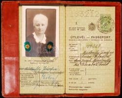 1937 Bp., A Magyar Királyság által kiállított fényképes útlevél Ibusz bőr tokban / 1937 Hungarian passport
