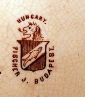 Fischer dísztányér, apró lepattanásokkal, jelzett, kézzel festett, d:26 cm