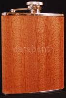 Zsebben hordható pálinkás üveg fa borítással, 10x14 cm