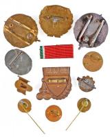 12db klf szocialista jelvény és kitüntetés, közte  "Hadsereg Bajnokság" ezüst és arany fok...