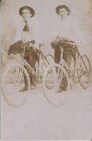 Cyclists men, W. Hegenbart photo (fl)