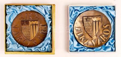 3 db Ajka plakett, kettő bronz egy hollóházi porcelán, eredeti dobozukban, d:8-9,5 cm