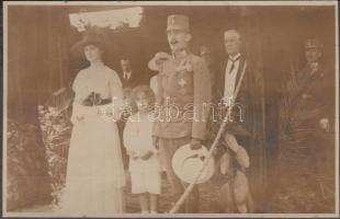 Pozsony, IV. Károly a Himnusz éneklése közben, Zita és Otto, B.K.W.I. / Charles IV singing the Hungarian anthem, Zita and Otto (vágott / cut)