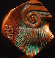 Lendvai István (1947-): Középület építő. Bronz kisplasztika, jelzett, m:12 cm