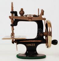 Kis fém Singer varrógép eredeti dobozában