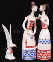 Hollóházi népviseletes lányok és egy sirály, kézzel festett, jelzett, hibátlan, m:22 és 14 cm
